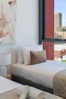 Blue Pool Escape Stunning Views - Bed and Breakfast Adelaide