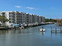 Luxury 2 Bed 2 Bath Waterfront Condo with Patio Sunsets Gym and Parking - Ferienwohnung