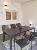 Black N' White Cozy Housegarden - B&B