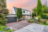Family Sunset Retreat with Sea Views - Chambres d’hôtes Auckland