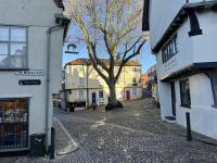 Apt - Sleeps 2 - Pets Ok - Parking - Bed and Breakfast Norwich