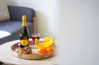 Beautiful Apartment - Close to City Centre - Free Parking, Fast Wifi, SmartTV with Sky TV and Netflix by Yoko Property - Chambres d’hôtes Northampton