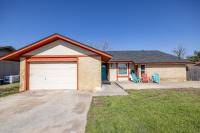 Luxury 4BR Oasis with Pool, Hot Tub & Game Room! - B&B