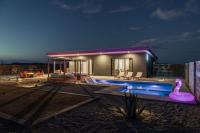 Saltwater Pool, Pickleball, Bocce Ball, Glamping, EVcharge - Bed and Breakfast Joshua Tree