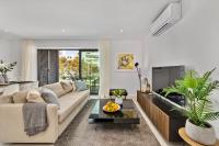 2-Bedroom Beachside Apartment with Pool & Parking - B&B Quarteira