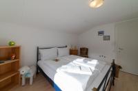 Apartment with Mountain View