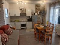 One-Bedroom Apartment with Sea View (5 Adults)