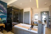 Camera Matrimoniale con Balcone e Vista Mare