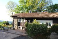 Ferienhaus Vogelsbergblick, Fernblick, Sauna, Kamin, 1700m eingezäunt in Alleinlage - B&B Schotten