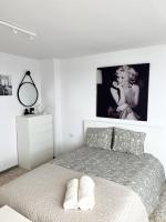 Lovely 2 Bedroom with Balcony - Bed and Breakfast
