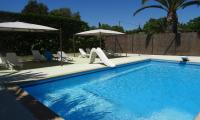 Le Mas de la Palmeraie - Mas 3 dans propriété privée au calme avec piscine et tennis - B&B