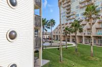Cozy 2br 2ba Retreat at Beachfront Resort, Heated Pool! - B&B
