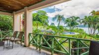 Elegant Condo with Brand-New Fixtures, Shaded Tropical Terrace, and Secluded Beach Access - Chambres d'hôtes Playa Flamingo