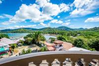 Birds-Eye Ocean View in Nicely Priced Top-Floor Unit in Flamingo - B&B