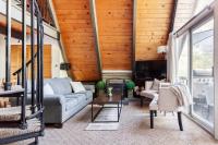 Beautiful A-Frame Mountain Cabin with Hot Tub! - B&B