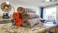 Oceanview Two Balconies Heated Pool Walk to beach - Bed and Breakfast