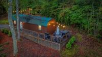 2bed 1bath Cabin with Mountain View, Hot Tub and grilling deck - B&B Elf