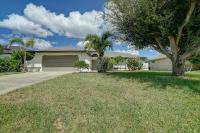 Family Oasis! Heated Salt Water Pool -Renovated-Great Central Location-Beach Gear-Free Bikes! - Chambres d'hôtes Cape Coral