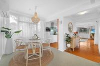 Vincentia Beach Bungalow Your Coastal Escape - B&B