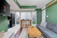 Deluxe One-Bedroom Apartment