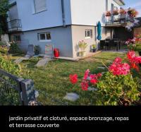 Gîte le petit wintz 4 personnes avec son jardin privatif - Parking avec borne de recharge pour véhicule électrique 22Kw - 2 vélos - Chambres d'hôtes Wintzenheim