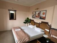Peach Private Studio Apartment with AC WiFi & Balcony - Ferienwohnung Pune