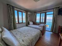 Double or Twin Room with Lake View