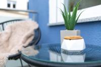 BEST STAY CityAppartment Hünfeld- SmartTV FreeWlan Balkon, in wenigen Minuten am Bahnhof, Innenstadt und doch ruhig gelegen - ideal für Paare oder Geschäftsreisen - B&B Hünfeld