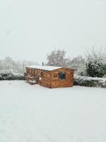 Timber Chalet Lodges with Hot Tubs - Ferienwohnung