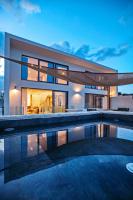 Theasis Beachfront Villa with Terrace seconds from the Beach by Hospi - Ferienwohnung Agia Pelagia