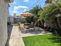 5 Minutes to South Bay Beaches! Private 2 bedroom 2 bath 2 level home with patio Excellent value! - Chambres d'hôtes Torrance