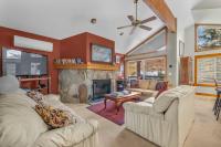 Central Park City Getaway with Private Hot Tub - Ferienwohnung