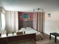 Chambre spacieuse agréable fonctionnelle avec acces au wifi - B&B