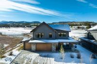 New Luxury Home 305 I Hot Tub I Great Views I Best Price I Free Adventures Daily - B&B