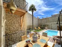 Villa Eleonore - Chic Central Retreat Heated Pool - B&B