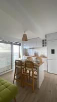 Wave Shadows Beach House Oceanfront property - Top Floor - Chambres d'hôtes Paul do Mar