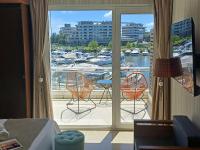 Apart , Departamento condominio en Bahia grande Nordelta con balcon y vista a la bahia , piscina exterior opcional arancelada - Ferienwohnung Tigre