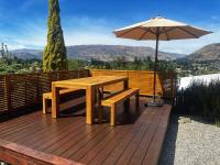Wanaka close to town with large Outdoor living space Sleeps 9 - B&B Wanaka