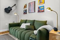 Unplugged Luxapt Near Uark, Amp, King Beds, Pool - Bed and Breakfast Rogers