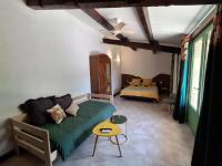 Dreibettzimmer mit Gartenblick