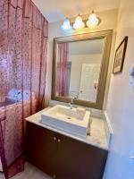 Zimmer mit Queensize-Bett und Gartenblick