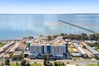 Executive Waterfront Apartment - Palms at The Pier - B&B