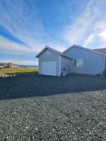 Modern Beachfront Stay at the Admiralty Retreat - Bed and Breakfast