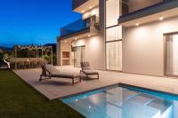 Villa Veluri with 4 bedrooms and heated pool - Bed and Breakfast Kutleše