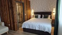 King Studio with Sofa Bed