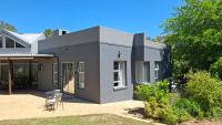 Dee-One's at Napier,Kenridge,Self Catering Apartment with Pool - B&B