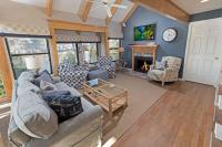 Cozy Coastal Escape 3BR 3BA Lakefront Tranquility - B&B