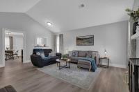 Stylish Duplex! Minutes from Atlanta! - Bed and Breakfast Norcross