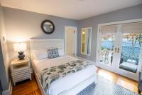 Zimmer mit Queensize-Bett und Balkon