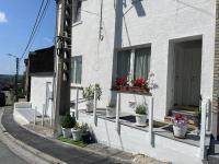 Spacious apartment in Charleroi 100 m² with parking 5 ppl - Bed and Breakfast Charleroi